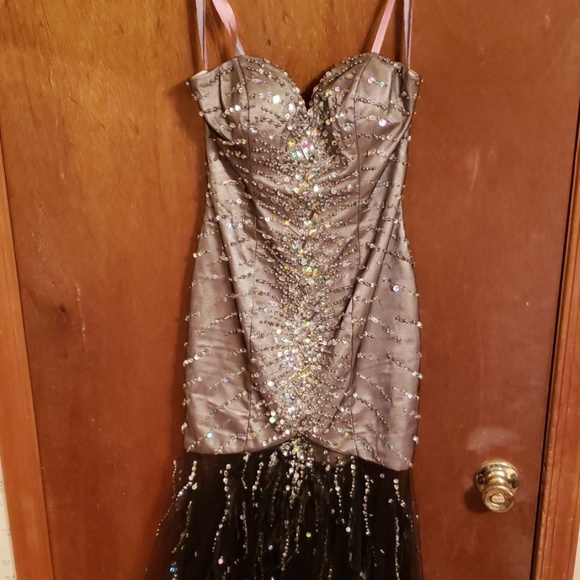 Evening gown - Picture 2 of 5